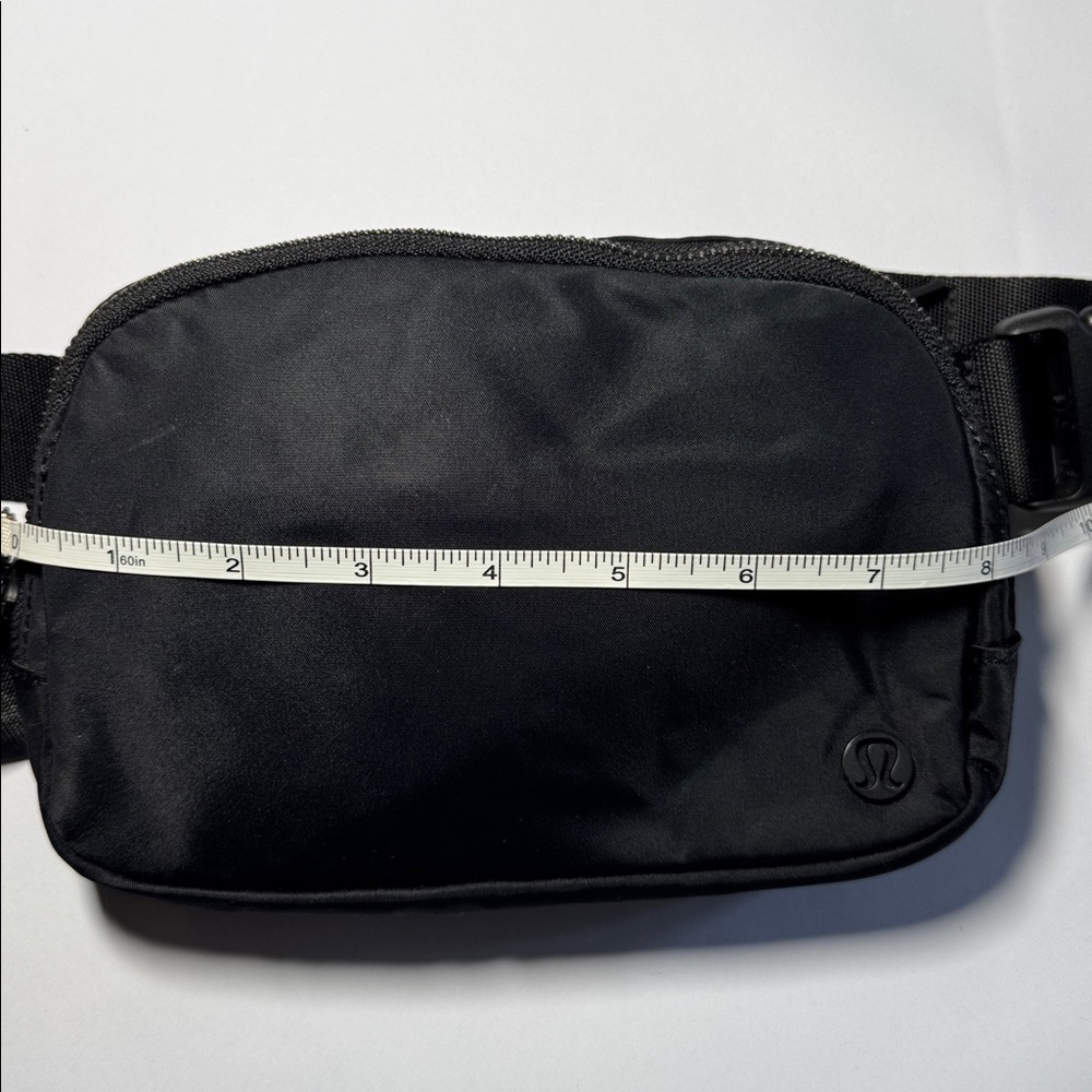 NWOT lululemon Everywhere Belt Bag 1L Unisex - Picture 5 of 6